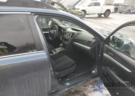 2013 Subaru Outback 2.5I Premium z USA, uszkodzony, nr VIN 4S4BRBCC9D3285779